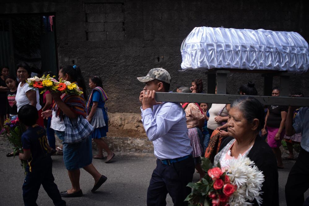 Amigos y familiares dieron hoy el último adiós a Alexis (Foto: EFE)