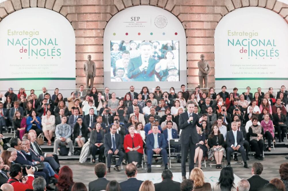 El titular de la SEP, Aurelio Nuño, explicó que uno de los objetivos es que además de reforzar el aprendizaje del español, el nuevo modelo educativo fortalezca el inglés para toda la educación obligatoria. FOTO: ALEJANDRA LEYVA. EL UNIVERSAL