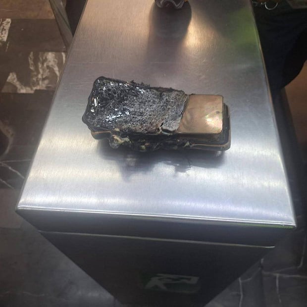 De acuerdo con testigos, el teléfono celular de la victima habría explotado. (Foto: especial)