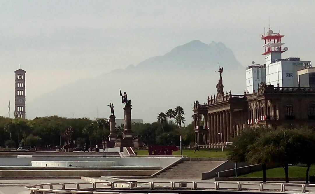 Panóramica desde el centro de la ciudad de Monterrey hacia el poniente, donde se ubica Santa Catarina, en noviembre de 2016. (Foto: Archivo /EL UNIVERSAL)