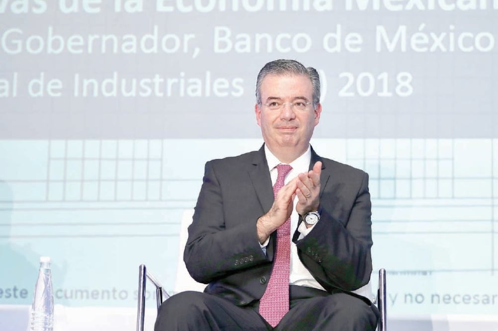 Alejandro Díaz de León, gobernador del Banxico, dijo que la confianza en la institución se construye con esfuerzo. Foto: BERENICE FREGOSO. EL UNIVERSAL