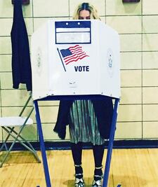 Los famosos emiten su voto