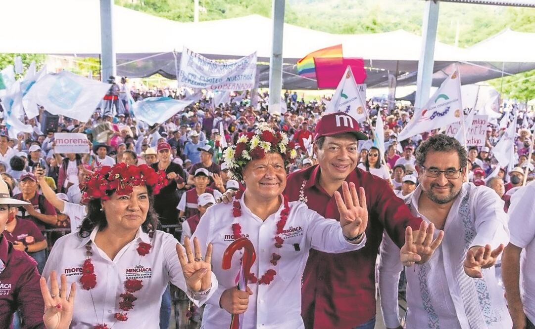 Julio Menchaca, candidato de la alianza, cerró su oferta política acompañado por diputados y dirigentes partidistas. Foto: Especial.