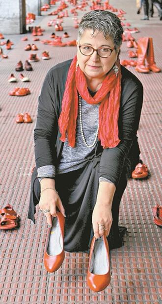 "Vivimos una pandemia de feminicidios desde hace 30 años en México": Elina Chauvet