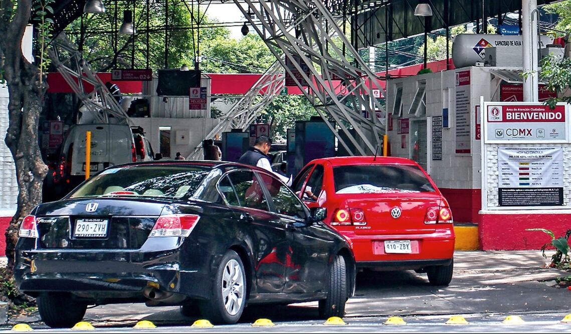 Los automóviles con holograma 1, con terminación de placa par no circulan el segundo y cuarto sábado de mes. Foto: archivo/EL UNIVERSAL
