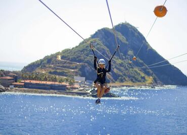 Así es la Farolesa, la tirolesa sobre el mar en Mazatlán