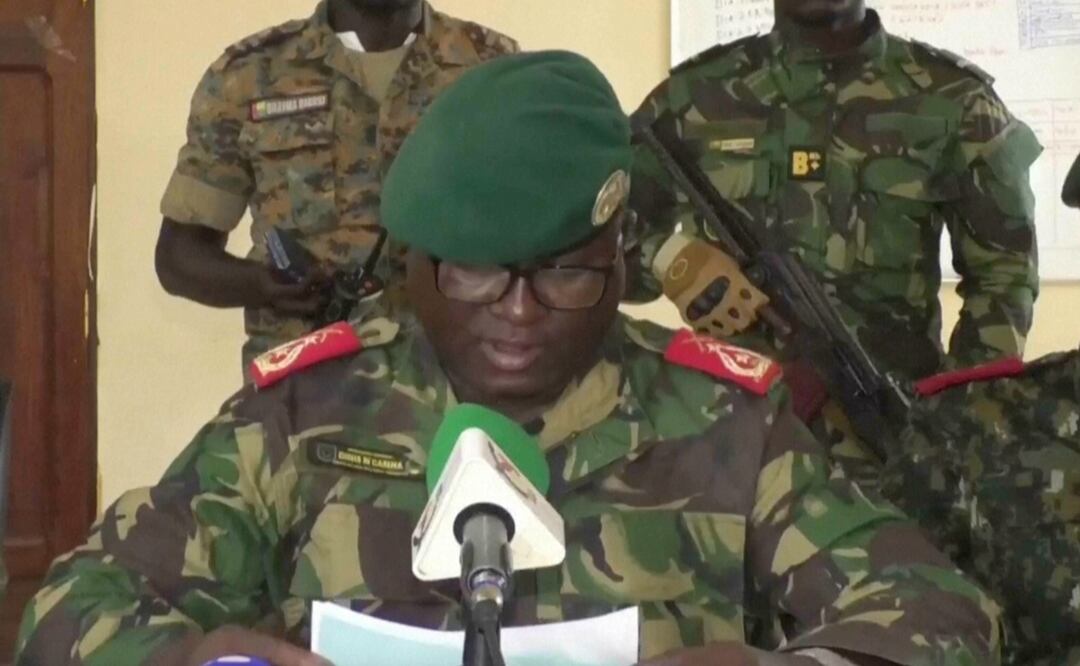 Dinis N'Tchama, portavoz militar de Guinea Bisáu, en la capital Bisáu, el 26 de noviembre del 2025. Foto: AP