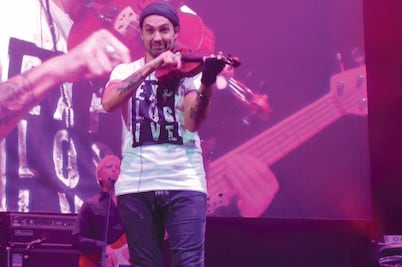 Garrett, un violín y mucha pólvora