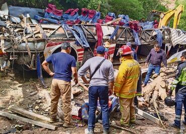Se desbarranca autobús; deja 29 muertos y 19 heridos