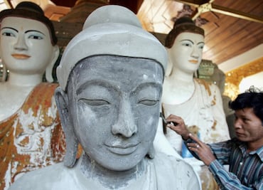 Pueblo chino pide devolución de una momia en una estatua de Buda