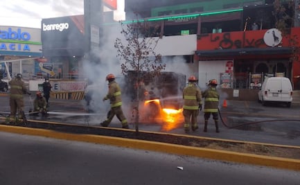 Video: Se incendia camioneta de valores en Metepec; no hay lesionados