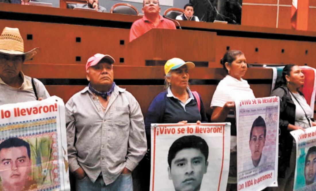 Esta es la primera vez que los legisladores abren las puertas del Congreso del estado a los padres y madres de los 43 normalistas desaparecidos. ANWAR DELGADO. EL UNIVERSAL