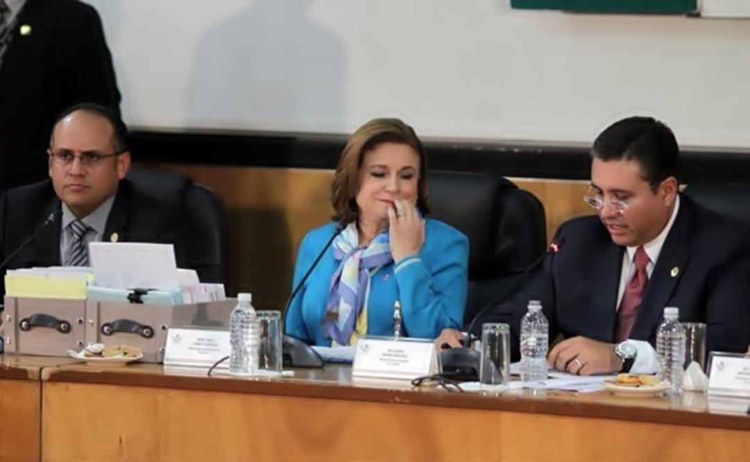 Gómez pointed out at the considerations from the Interdisciplinary Group of Independent Experts. (Photo: Carlos Mejía/EL UNIVERSAL)