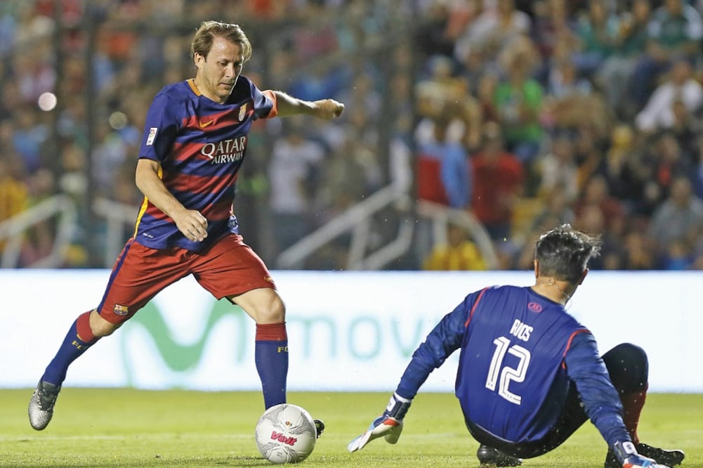 Las Leyendas del Barcelona apoyaron desde territorio tricolor (JOSÉ MÉNDEZ. EFE)