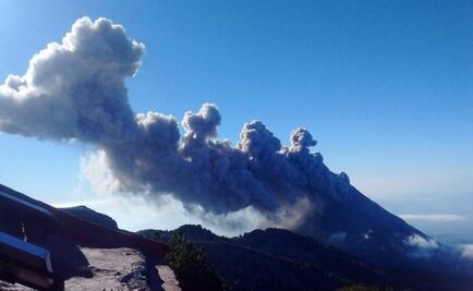 Volcán de Fuego emite exhalación de 1.2 kilómetros