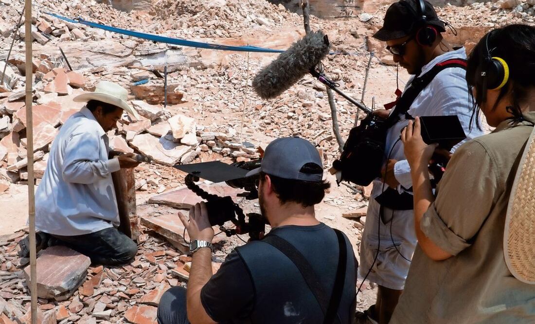 Con su obra, Lorena Mal plantea una reflexión sobre los tiempos geológicos en relación con las huellas que dejan los seres humanos en los lugares que habitan. (04/03/2025) Foto: Lorena Mal