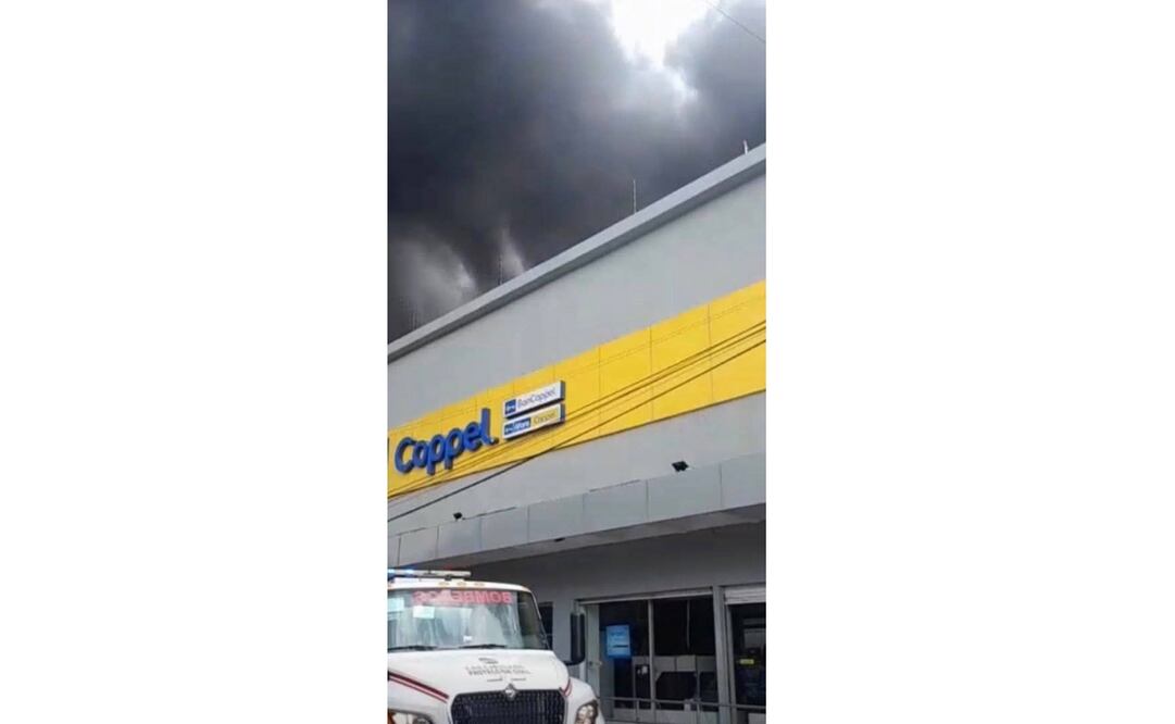 Cinco heridos deja incendio en tienda Coppel del sur e Veracruz.
Foto: Especial.