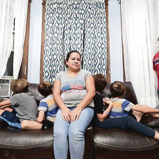 Actualmente, Rubiciela vive con sus cinco hijos de 15, 12, 11 y unos gemelos de nueve años, y tiene que pagar una renta de 750 dólares. (LUIS CORTÉS)
