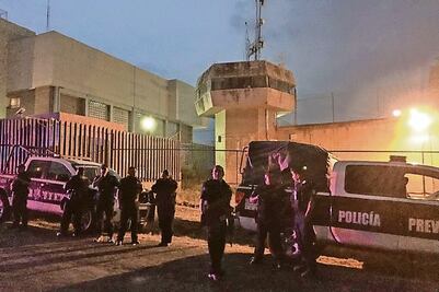 Familias de presos en penal de Texcoco acusan abusos