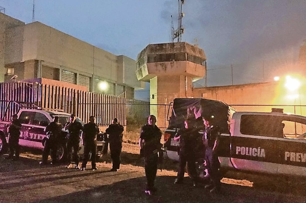 El miércoles se registró un motín en el Centro de Prevención y Reinserción Social Alfonso Quiroz Cuarón, en donde un preso resultó lesionado (EMILIO FERNÁNDEZ. EL UNIVERSAL)