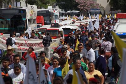 Bloqueos desquician la capital de Oaxaca
