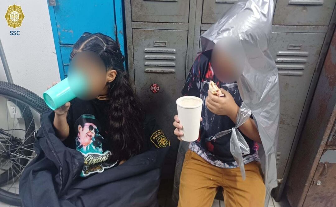 Niños se pierden en Chapultepec; policías los rescatan y los entregan a su madre. Foto: Especial