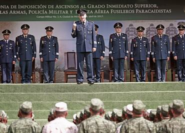 Cienfuegos exhorta a militares a superarse