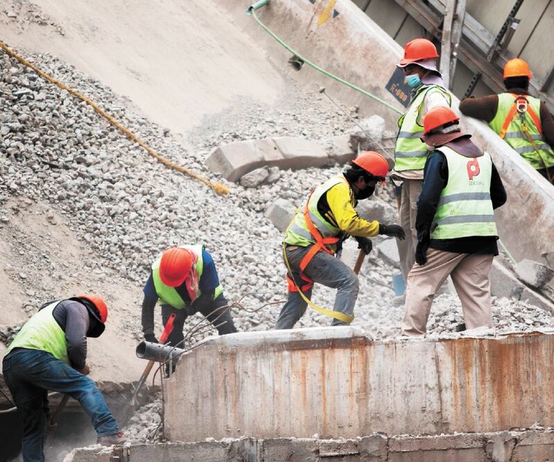 El sábado concluyó el retiro de todo el balasto en la zona del derrumbe de la L12, mismo que fue trasladado para su análisis. Foto: VICTORIA VALTIERRA. CUARTOSCURO