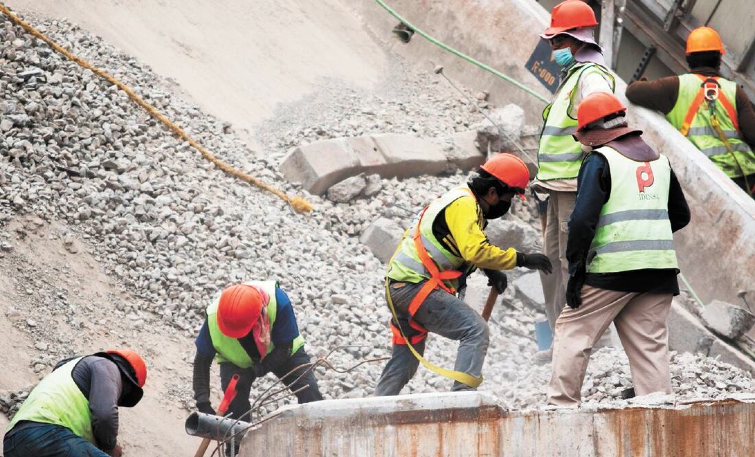 El sábado concluyó el retiro de todo el balasto en la zona del derrumbe de la L12, mismo que fue trasladado para su análisis. Foto: VICTORIA VALTIERRA. CUARTOSCURO