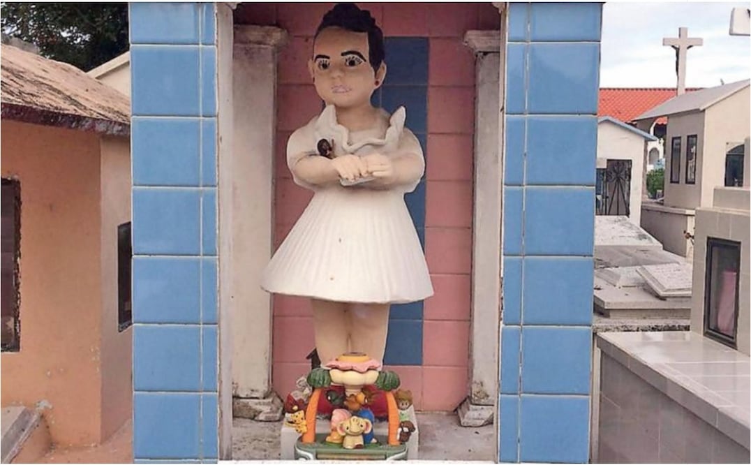 The tombstone of María del Carmen, who choked to death on a taco (Photo: SILVIA HERNÁNDEZ. EL UNIVERSAL)