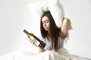 ¿Cómo quitar la resaca rápido?; remedios naturales que sí funcionan