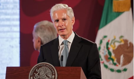 Del Mazo destaca la construcción de obras viales para conectar al AIFA