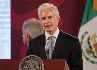 Del Mazo destaca la construcción de obras viales para conectar al AIFA