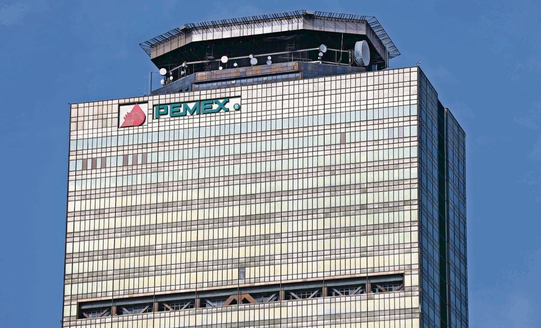 Pemex tiene problemas de fondo en áreas operativas por malas decisiones y falta de recursos, dicen expertos. Foto: Archivo El | Universal