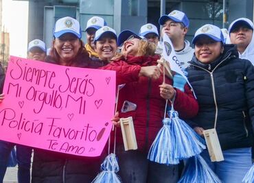 Desfile del policía en alcaldía Cuauhtémoc; niños vestidos de policías acompañan en su día a sus papás