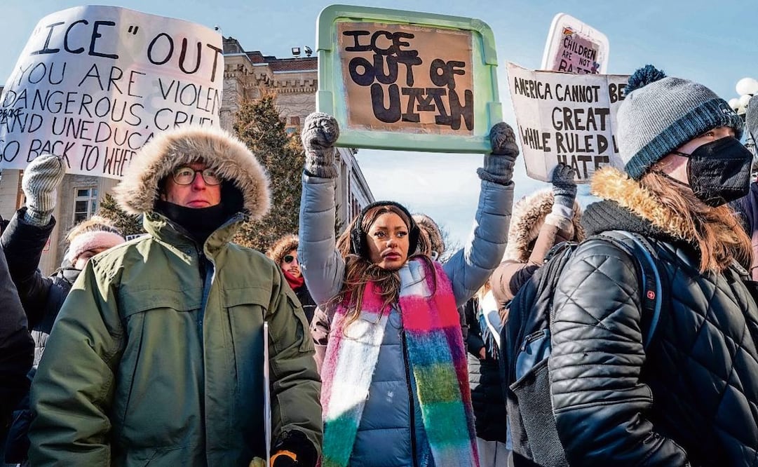 Estudiantes participan en una protesta en la Universidad de Minnesota en contra de la presencia del ICE en el estado. Foto: Brandon Bell / AFP
