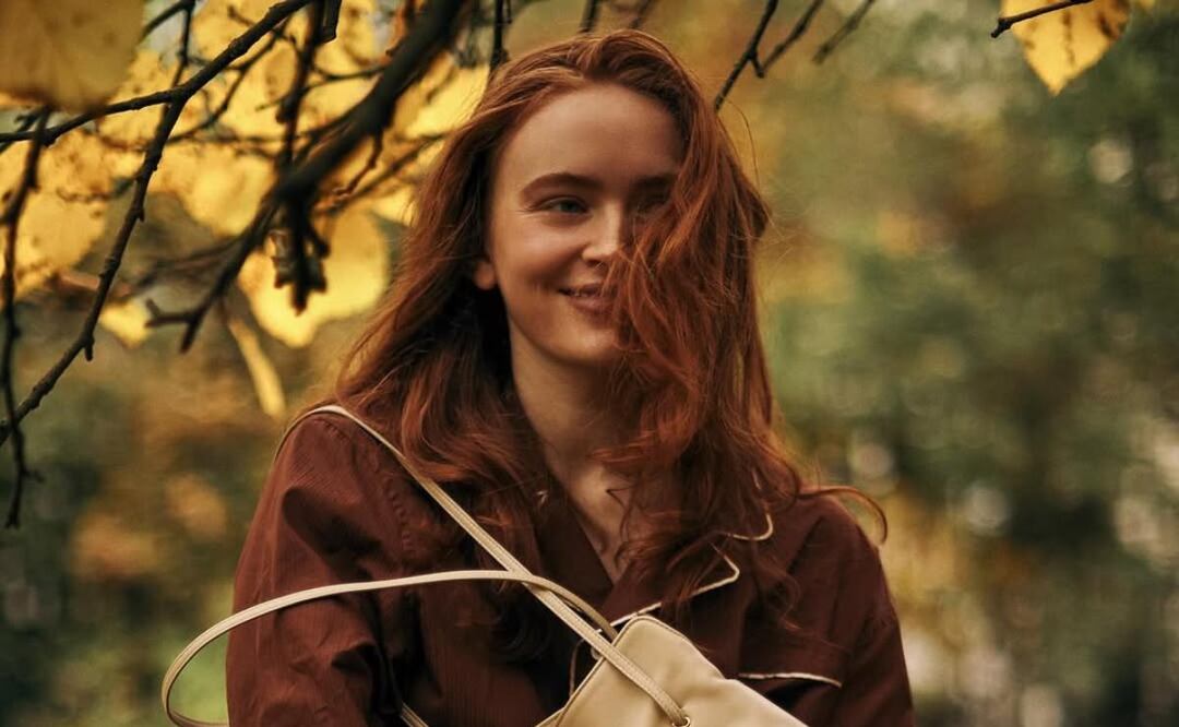 Tendencias de color de cabello invierno 2025: tonos cálidos y naturales como cherry cola, copper melt y mocha gloss. Foto: Instagram @sadiesink_