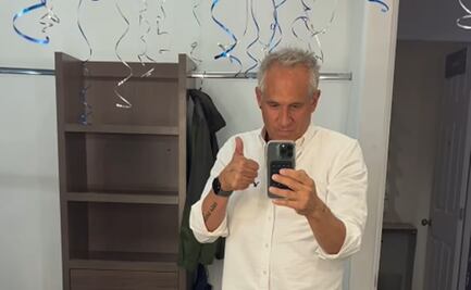 Arath de la Torre cumple 50 años y rompe en llanto en pleno escenario 