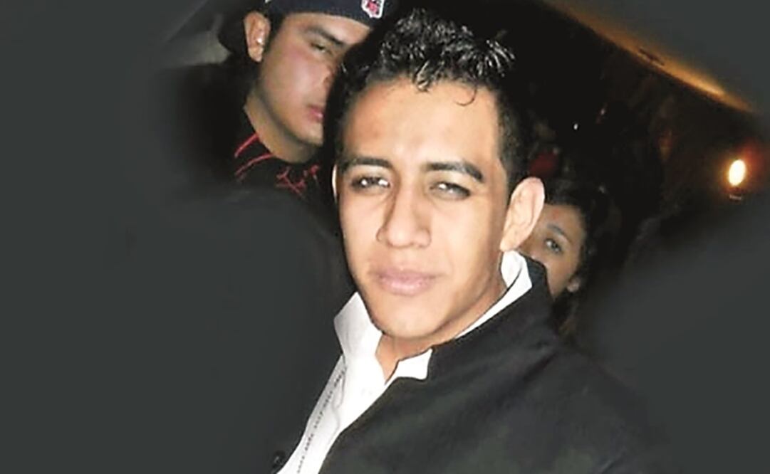 Ex policía publicaba fotos portando armas