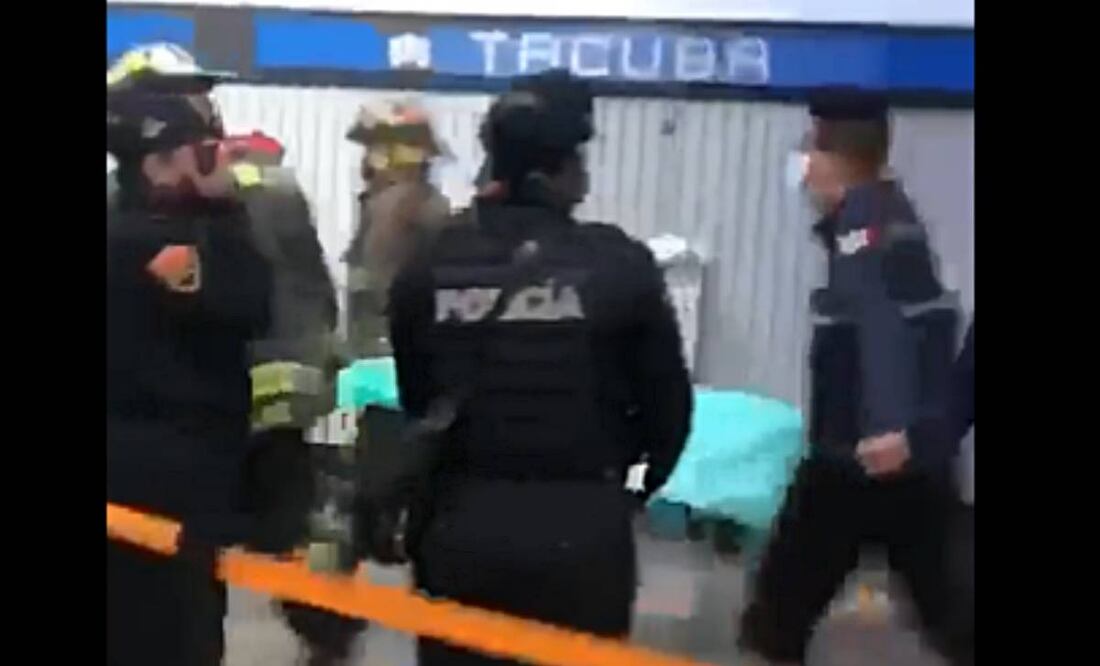 foto: Especial/El Universal/ Cuerpo de Eduardo Hernández tras ser arrollado por un tren en la estación Tacuba