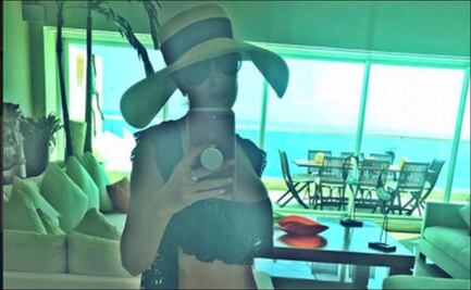 Ninel Conde luce abdomen y bikini bajo el sol