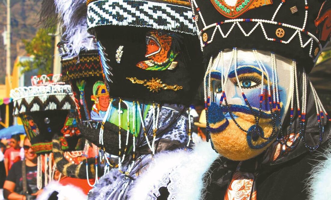 Los chinelos son los personajes principales del carnaval. Foto: Sectur Morelos