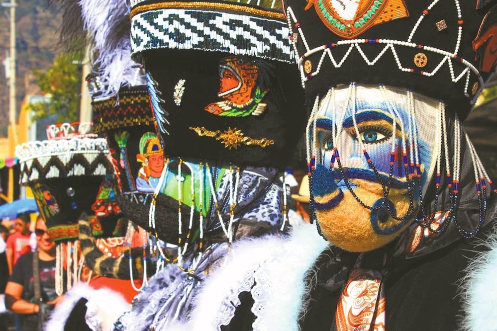 Los chinelos son los personajes principales del carnaval. Foto: Sectur Morelos