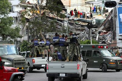 Vialidades se mantienen cerradas por labores de emergencia tras sismo