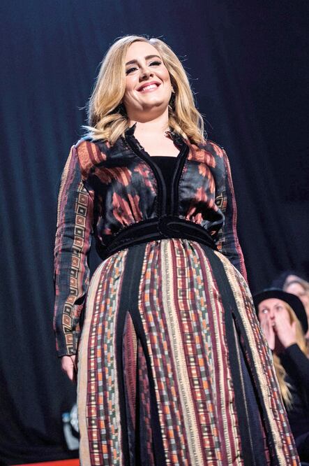 Adele ha vuelto a estar presente en los medios desde que lanzó su álbum 25 , con el que ha impuesto varias marcas (CLASOS)
