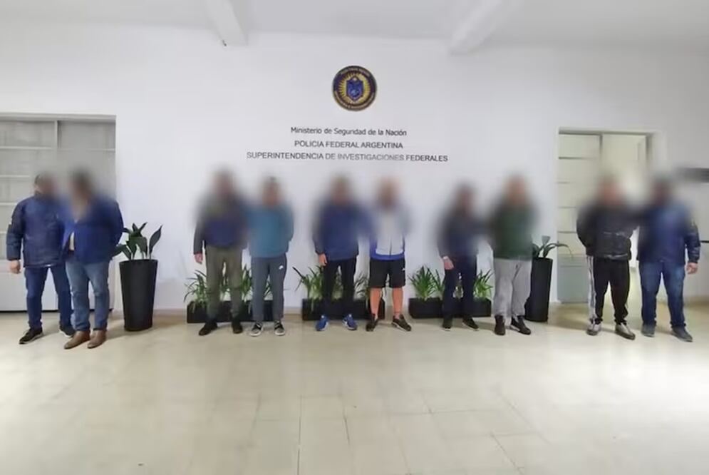 Una organización internacional cibercriminal de estafas y financiamiento de grupos criminales afros fue desarticulada en Argentina. FOTO: POLICÍA NACIONAL DE ARGENTINA