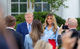 Melania Trump reaparece tras un mes fuera del ojo público; “escuché que me extrañaron”, bromea