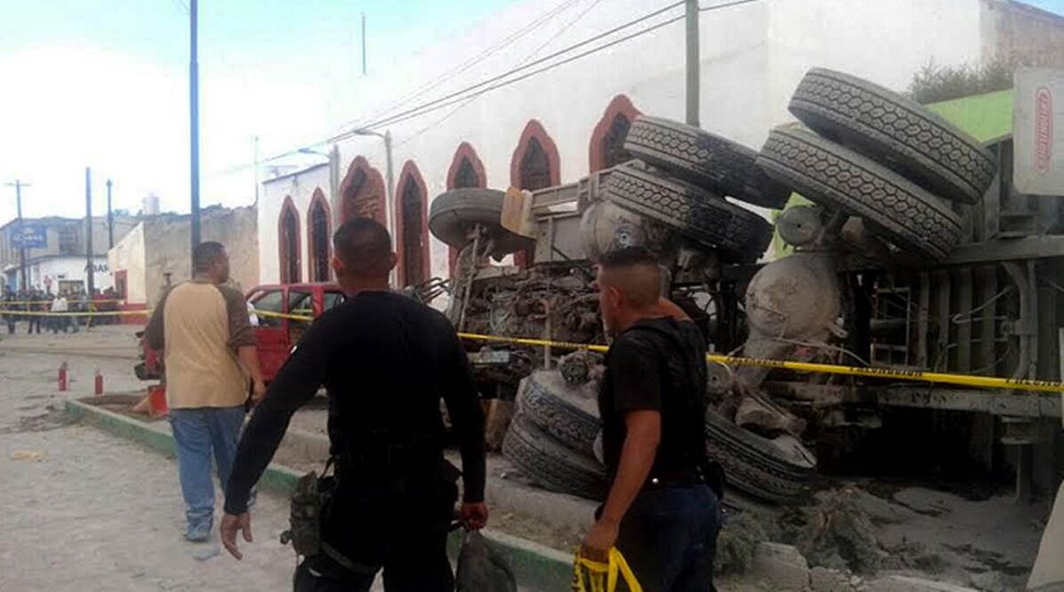 El accidente ocurrió cerca de las 17:00 horas sobre la calle 5 de Mayo, la principal de Mazapil, Zacatecas (EFE)