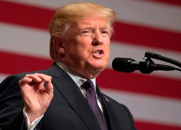 Senado de EU aprueba plan fiscal de Trump; incluye un gravamen de 1% a remesas que envían los migrantes