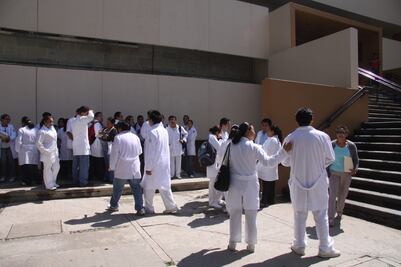 Buscan contratar a 50% de personal que laboraba en Unidades Médicas Urbanas